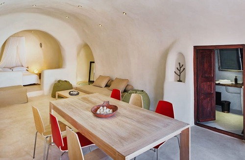 Finikia Hotel | Azalea Houses
