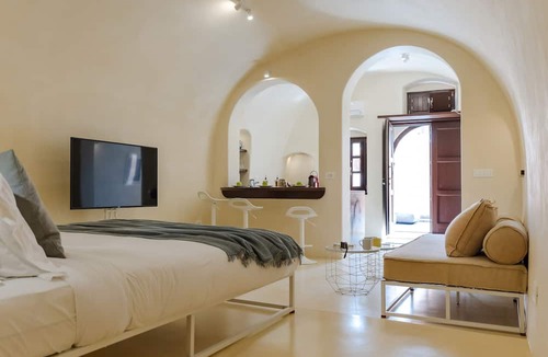 Finikia Hotel | Azalea Houses
