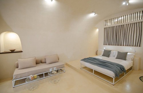 Finikia Hotel | Azalea Houses