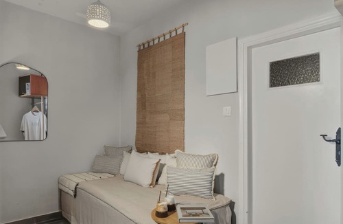 Firostefani Bed & Breakfast | Mnimes Guesthouses Santorini