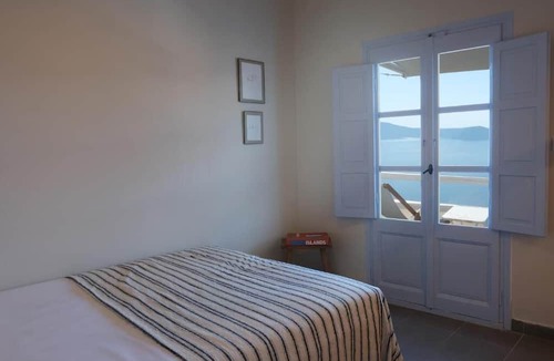 Firostefani Bed & Breakfast | Mnimes Guesthouses Santorini