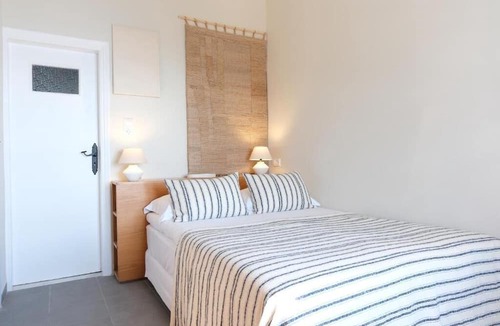 Firostefani Bed & Breakfast | Mnimes Guesthouses Santorini