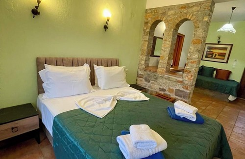 Troulos House | Skiathos Island Suites