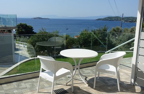 Skiathos Town Hotel | Hotel Rene