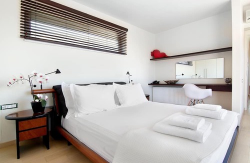 Anavyssos Villa | Villa Take Off