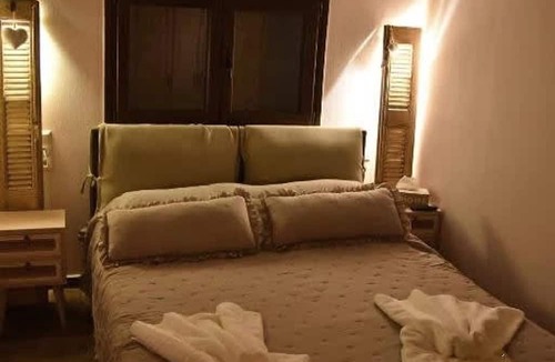 Arta Apartment | Arta Wood Stone Traditional Villa Central Stay