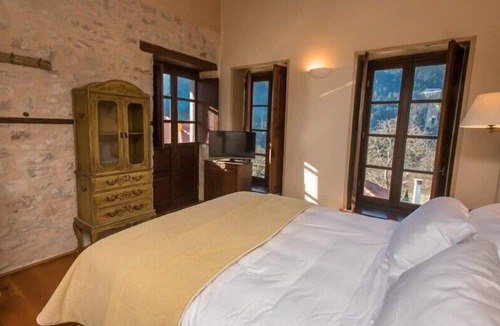 Karpenisi Hotel | Epoches Luxury Suites