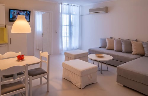 Adamas House | Milos Bay Suites