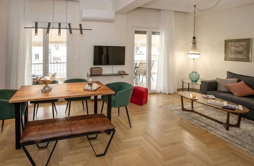 Plaka Condo | 3 bedroom apt next to Syntagma with Acropolis view, Luxury Apartment