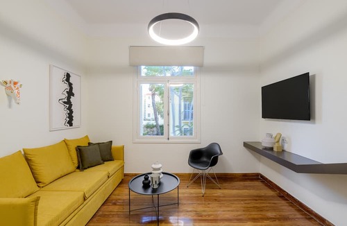 Plaka Apartment | Your 4 bdrm Dream House w/Acropolis View & Jacuzzi
