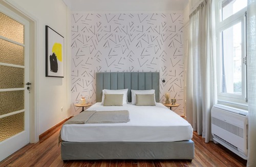 Plaka Apartment | Your 4 bdrm Dream House w/Acropolis View & Jacuzzi