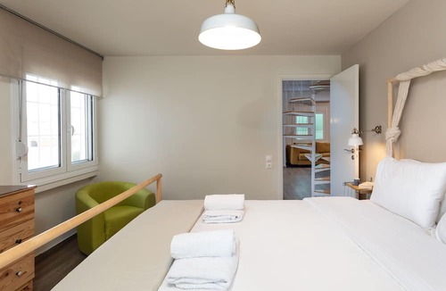 Vouliagmeni Apartment | Three Bedroom Panoramic Sea View Maisonette by BluPine (Vouliagmeni Stylish)