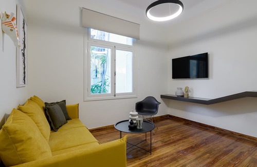 Plaka Apartment | An Outstanding 3 bdrm Apartment in the Heart of Athens