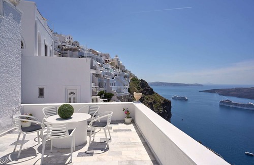 Fira Apartment | Amphitheater Cave Houses