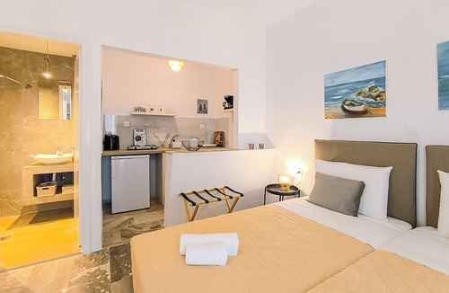 Koukounaries Apartment | 3 Goddesses