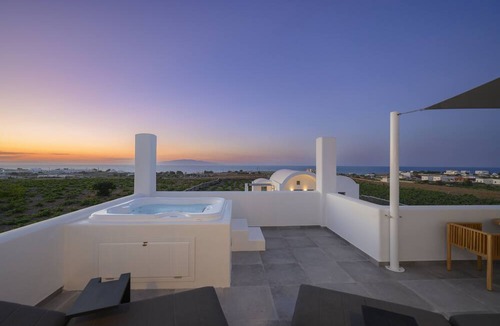 Kamari Villa | Anemi Vine Villas