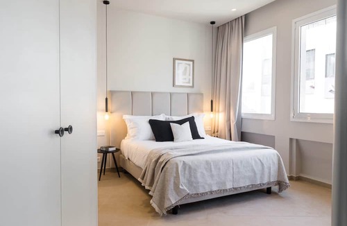 Plaka Apartment | Luxury Apartment in Plaka C