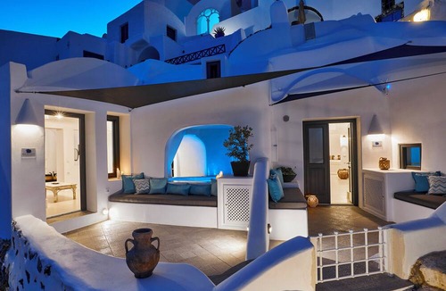 Oia Villa | Blue Art Caves