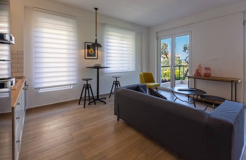 Psathopirgos Apartment | Two Olive Trees - "Branch" Apartment