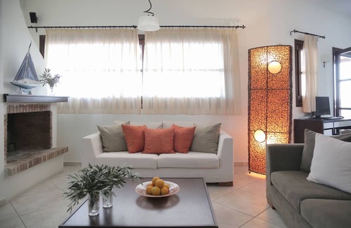 Votsi Apartment | Yalis Hotel