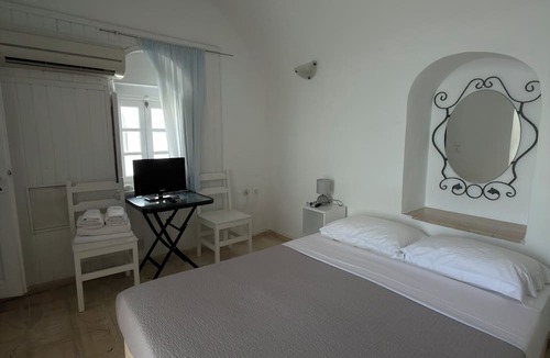 Firostefani Apartment | Nomikos Villas