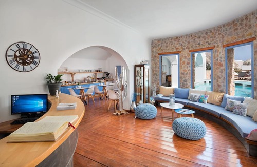 Perissa Apartment | Meltemi Suites