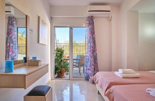 Kavallos Villa | Lake View Suites