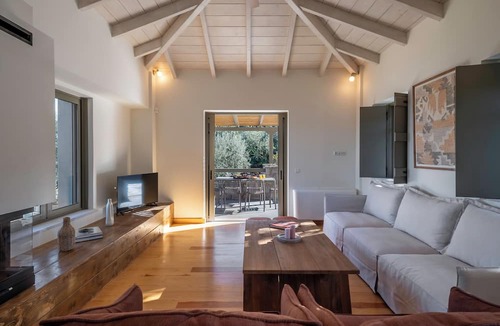 Poulithra Villa | Dio Escapes Villas
