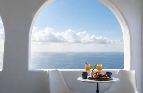 Vourvoulos Apartment | Two Gods Santorini Premium Jacuzzi Sea View Suites