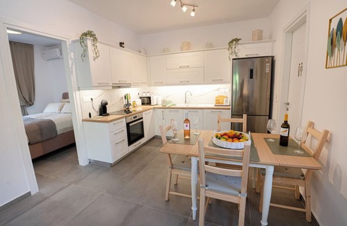 Poros Apartment | Luxury Villa Yvonni is a cosy, modern new built villa with 2 separate apartments