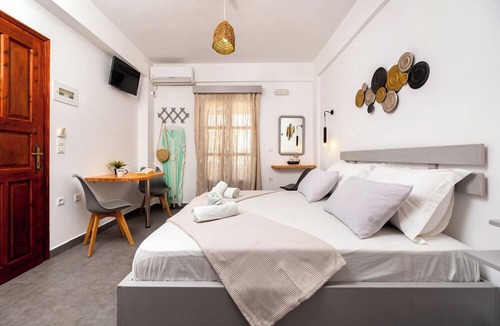 Perivolos Apartment | Marina's studios