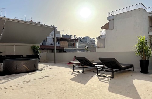 Petralona Apartment | P7 - 2 Bedrooms Jacuzzi Rooftop