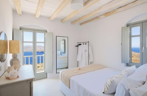Plaka Apartment | Odyssey Rock