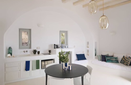Plaka Apartment | Odyssey Rock