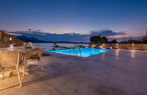 Milos Apartment | Anemi Suites