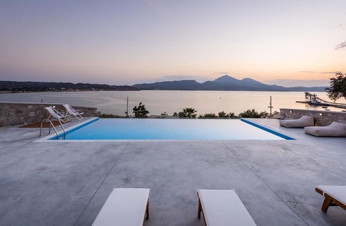 Milos Apartment | Anemi Suites