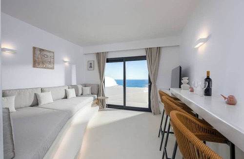 Kamari Villa | San Nectar Luxury Villas