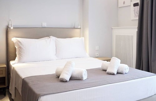 Plaka Apartment | Bright space downtown with street and park view near Acropolis