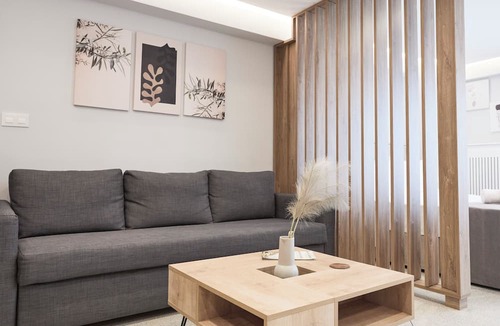 Plaka Apartment | Bright space downtown with street and park view near Acropolis