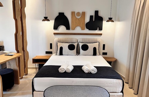 Adamas Apartment | Aristotle Suites