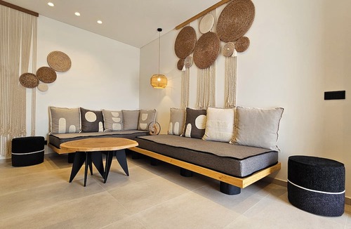 Adamas Apartment | Aristotle Suites