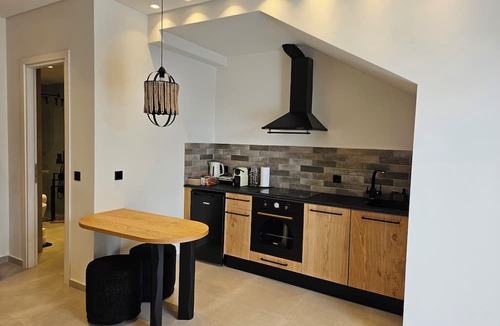 Adamas Apartment | Aristotle Suites