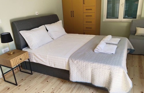 Kalamata Apartment | 1920 classic