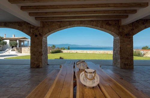 Arkitsa Villa | Amelia Villa Collection