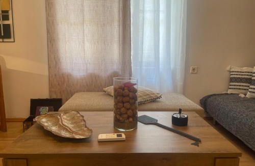 Molos Apartment | Cozy διαμερισμα με πάρκινγκ και BBQ κοντά στα καμένα βούρλα