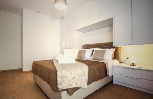 Glyfada Apartment | Κομψό Διαμέρισμα Κοντά στην Παραλία Γλυφάδας