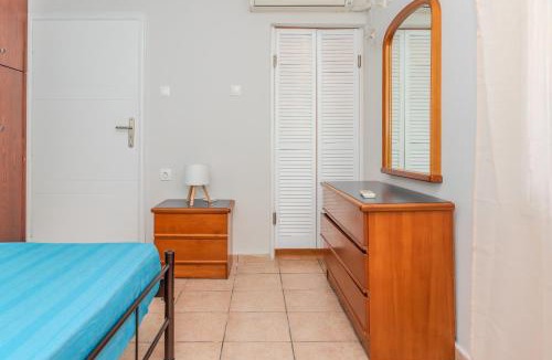 Elliniko-Argyroupoli Apartment | Elliniko Nest a Cozy House for Up to 4 Guests