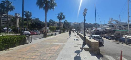 Pasalimani House | Kou3 - Cozy Room in Pireas - Walk Everywhere