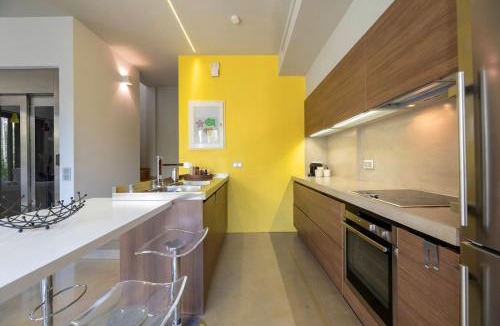 Marousi Apartment | The HostMaster Glass House