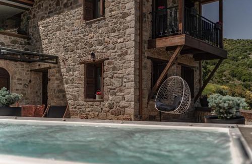 North Kynouria Villa | La Villa de Madeleine - Stone Villa with outdoor hot tub in Arcadia, Peloponnese